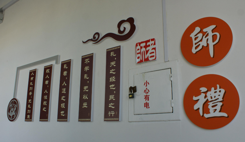 报社办公楼走廊文化墙装修效果图